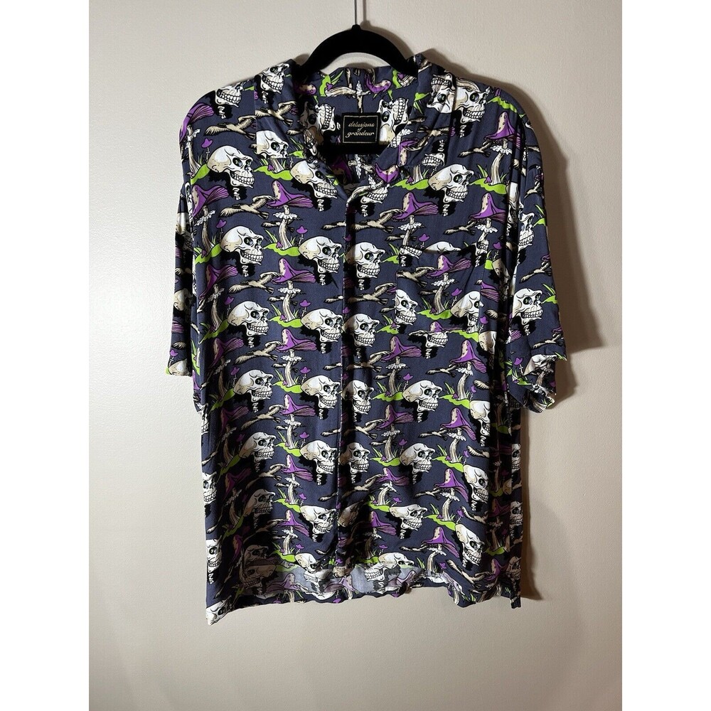 Delusions of Grandeur Men’s Gray Skull And Mushroom Hawiian Style Shirt XL